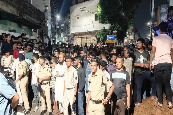 एक ही घर में मिली पांच लोगों की लाश, पुलिस बल तैनात