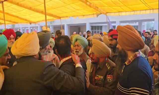 Punjab News: गणतंत्र दिवस पर कुर्सी को लेकर MLA और नगर काउंसिल अध्यक्ष में हुआ हंगामा