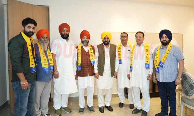 Punjab News: अकाली दल को झटका, जिला प्रधान साथियों सहित आप में शामिल