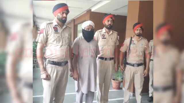 Punjab News: कलयुगी बेटे ने गोली मारकर की पिता की हत्या, घर में ही किया संस्कार, देखें वीडियो