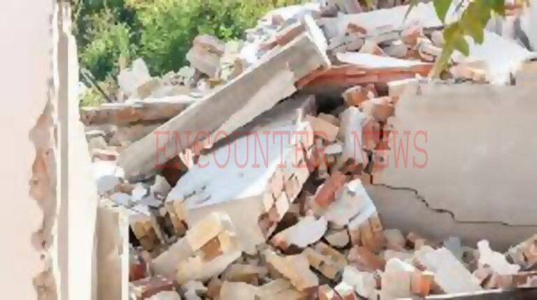 धार्मिक समारोह के दौरान मकान की दीवार गिरने से 13 घायल