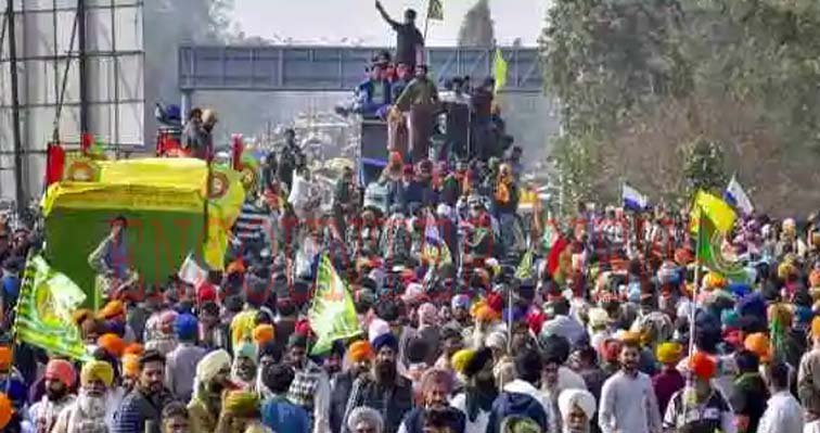 किसानों ने प्रशासन के साथ बैठक के बाद प्रदर्शन स्थगित करने का किया ऐलान, खाली करेंगे सड़कें