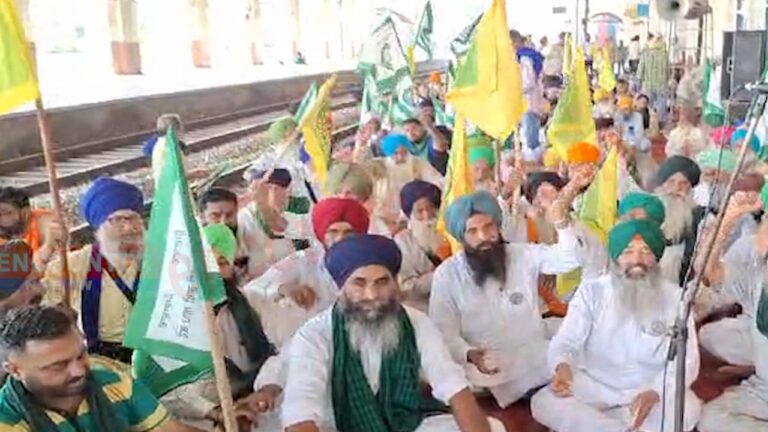 Punjab News: राज्यभर में किसानों ने रेलवे ट्रैक किया जाम, देखें वीडियो