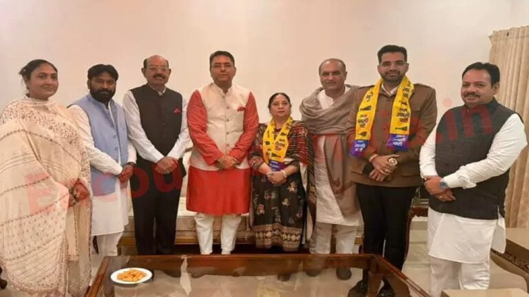 Jalandhar : कांग्रेस की पूर्व पार्षद अरुण अरोड़ा सहित कई नेता AAP Party में हुए शामिल