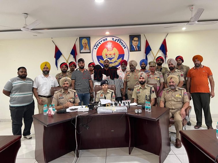 Punjab News: Showroom पर फायरिंग करके 5 करोड़ रुपए की फिरौती मांगने के मामले में 2 Shooter गिरफ्तार, देखें वीडियो