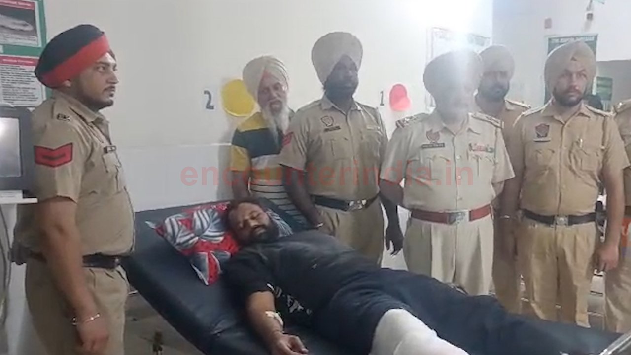 Punjab News: हथियार बरामद करने गए Police मुलाजिमों पर फायरिंग, देखें वीडियो