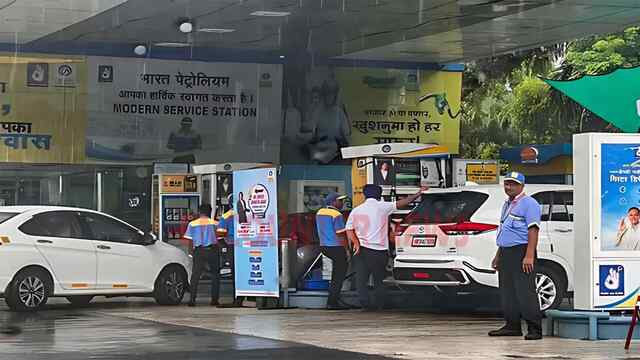 लोगों को बड़ी राहतः 10 और 15 साल पुरानी पेट्रोल-डीजल गाड़ियों को लेकर सरकार का U-Turn