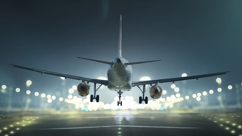 Dubai से आ रही Flight की Emergency landing, मची अफरा-तफरी
