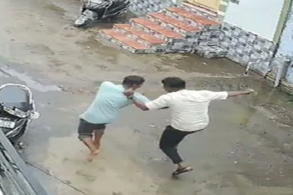 12 साल से Live-In में रह रहे व्यक्ति की हत्या, बेटे ने कहा- मुझे अच्छा नहीं लगता था