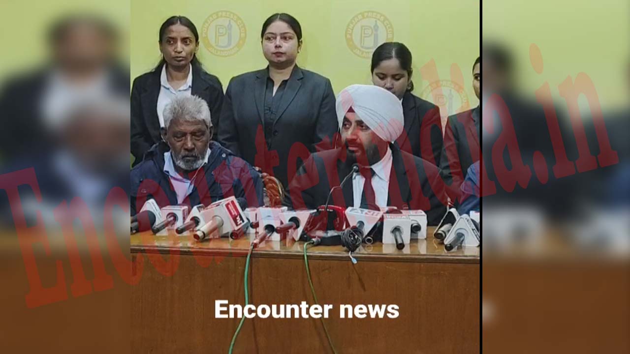 Jalandhar News: कांग्रेस प्रधान राजा वडिंग के खिलाफ एडवोकेट ने खोला मोर्चा, दी चेतावनी, देखें Live