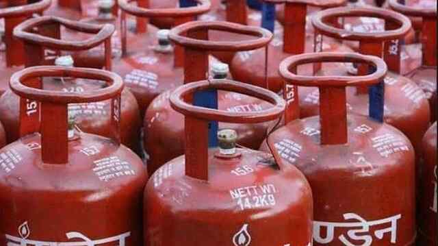 देश में नहीं होगी रसोई गैस की किल्लत, सरकार ने तेल कंपनियों को LPG उत्पादन बढ़ाने का आदेश दिया