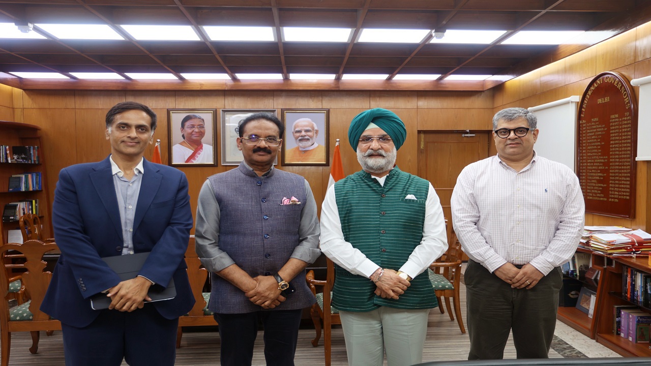 Dr. Ashok Kumar Mittal ने शिक्षा और हेल्थकेयर पर चर्चा के लिए दिल्ली के L.G Taranjit Singh Sandhu से की मुलाकात