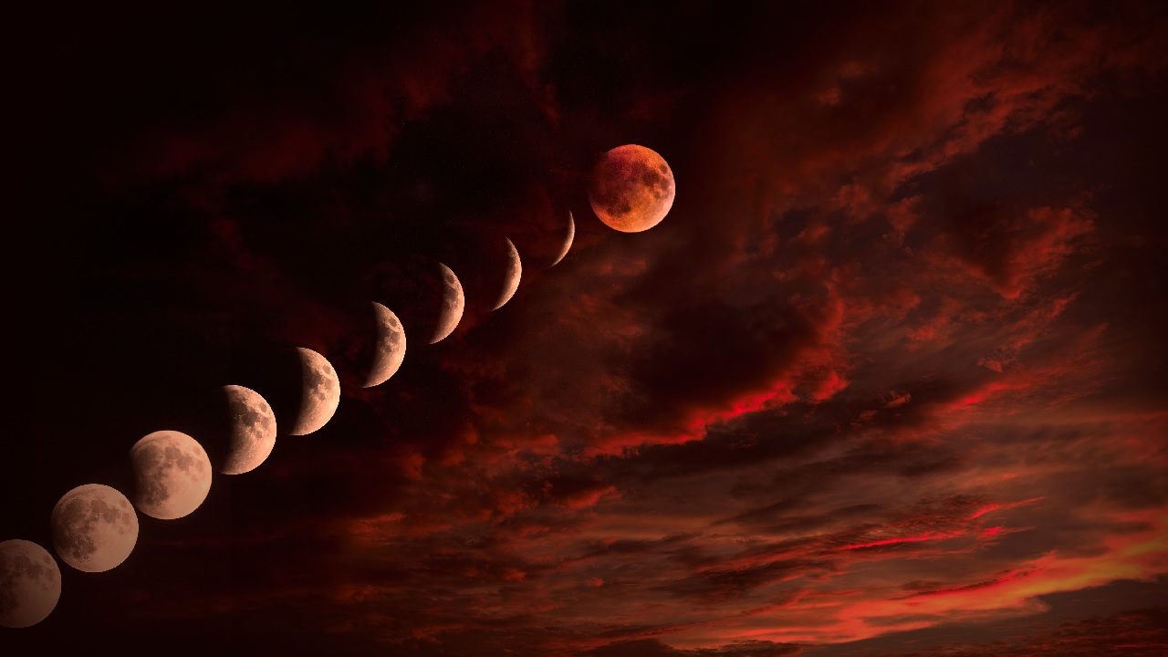 Lunar Eclipse 2025: इस दिन लगेगा साल का दूसरा चंद्रग्रहण, जानें क्या करें क्या नहीं?