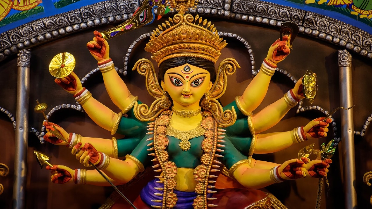 नवरात्रि में मां दुर्गा को अर्पित करें गुड़हल का फूल, पूरी होगी सारी मनोकामनाएं