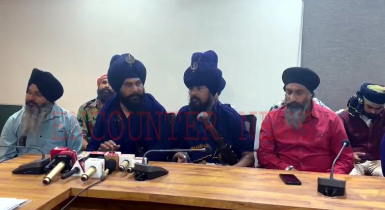 Jalandhar News: Kulhad Pizza Couple को लेकर CP दफ्तर पहुंचे मान सिंह, देखें वीडियो
