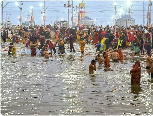 MahaKumbh: इस दिन तक रहेगी वाहनों की Entry बैन, अब तक 34 करोड़ लोगों ने लगाई डुबकी