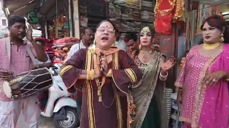Punjab News: महंत अनोखे तरीके से मना रहे दिवाली का त्योहार, दिया खास संदेश, देखें वीडियो