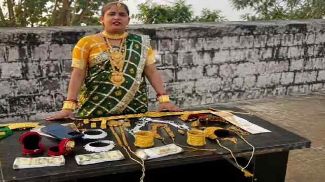 महिला को Social Media पर Show off करना पड़ा भारी, चोरों ने रातों-रात किया घर साफ