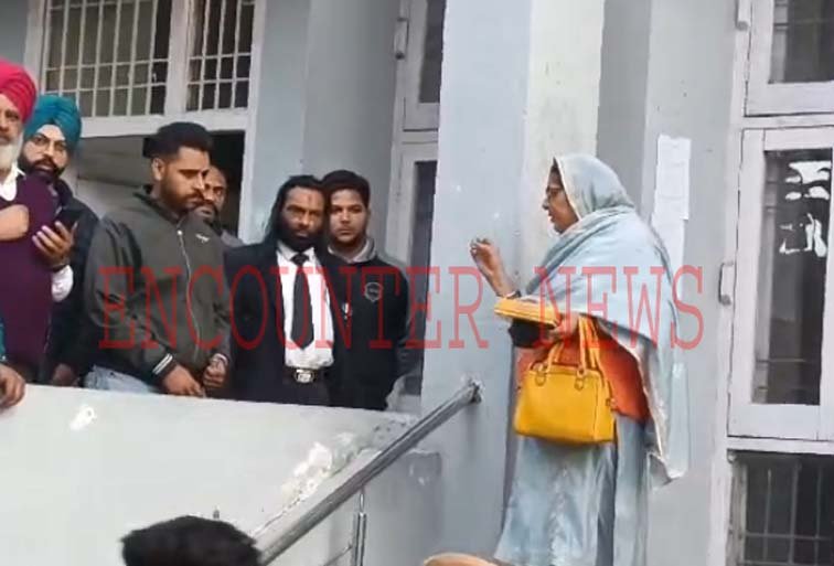 Punjab News: नारायण चौड़ा का पुलिस को मिला इतने दिनों का रिमांड, महिला ने किया हंगामा, देखें वीडियो