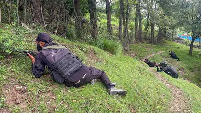 Kulgam Encounter: 9 दिनों से चल रही भीषण मुठभेड़ में 2 जवान शहीद