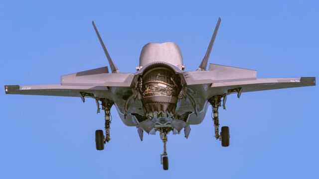 5 हफ्ते बाद F-35B फाइटर जेट ने भरी उड़ान, सिस्टम की खराबी के चलते करवाई थी Emergency Landing