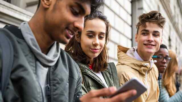 एक-दूसरे से बिल्कुल अलग हैं Millennials और Gen Z Generation, जानें कैसे?