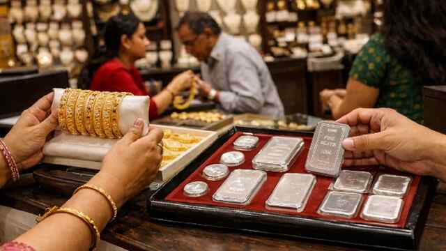सोने-चांदी की कीमतों ने बढ़ाई लोगों की चिंता, 4 लाख के पार पहुंचा Silver का दाम