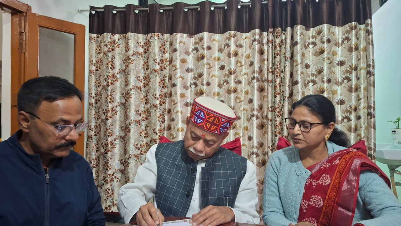 मतदाता सूची पुनरीक्षण अभियान में राज्यपाल दंपत्ति की सहभागिता, गोरखपुर में दिखा सक्रिय रुझान
