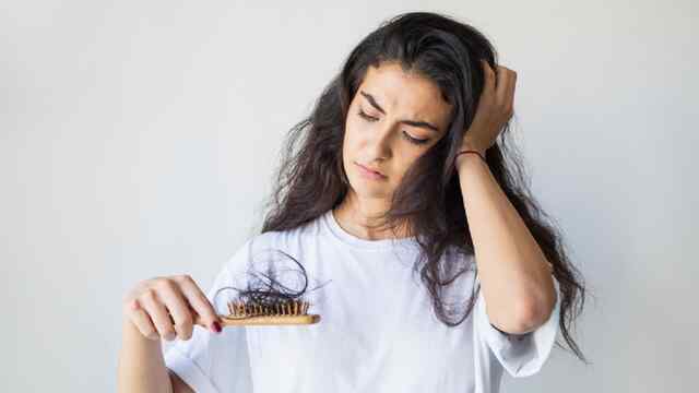 Chemical Shampoo के अलावा बालों का दुश्मन है Hard Water, डॉक्टर ने खुद बताया Reason