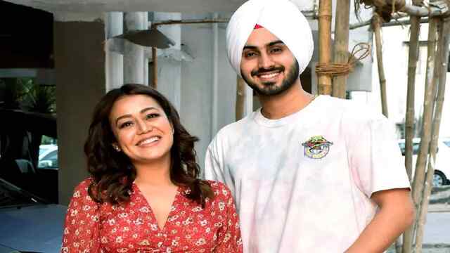 Neha Kakkar ने पति संग तलाक की खबरों पर तोड़ी चुप्पी, बोली – ‘प्लीज मेरे मासूम पति को मत बोलो’