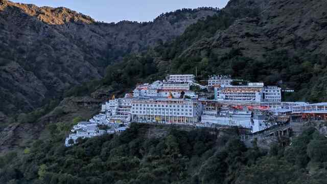 मां वैष्णो देवी जाने वाले श्रद्धालु दें ध्यान, प्रशासन ने किया अहम ऐलान