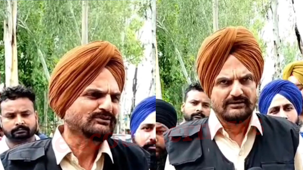 Punjab News: बाढ़ प्रभावित इलाकों के दौरे पर पहुंचे Sidhu Moosewala के पिता Balkaur Singh, देखें वीडियो