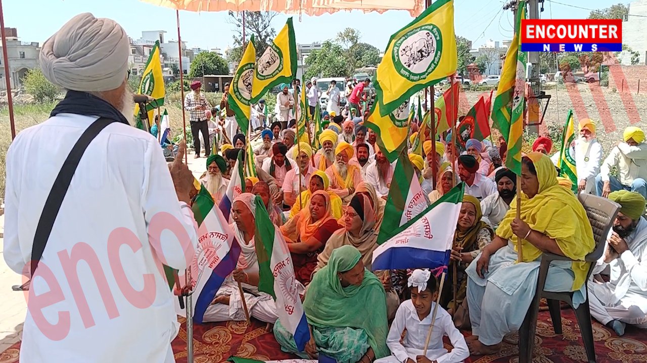 Punjab News: किसानों ने किया विधायक के घर का घेराव, देखें वीडियो Punjab News: किसानों ने किया विधायक के घर का घेराव, देखें वीडियो