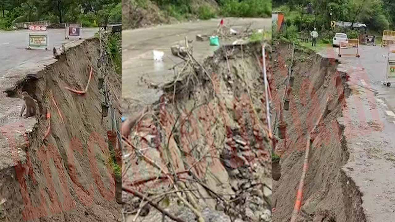 Jalandhar के पड़ोसी जिले में बरसात से धंसी सड़क, देखें वीडियो