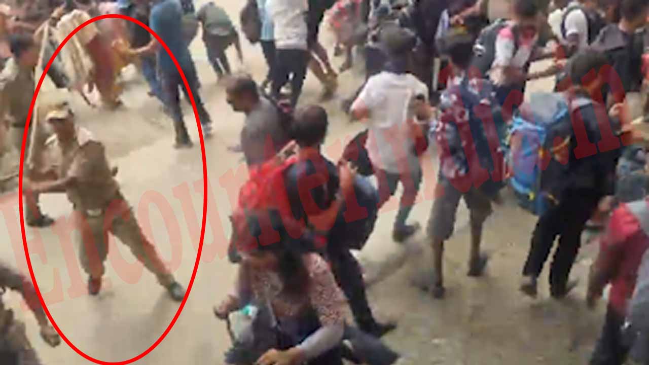 केदारनाथ यात्रा स्थगित, जाने की जिद पर अड़े श्रद्धालु, पुलिस ने किया लाठीचार्ज, देखें वीडियो