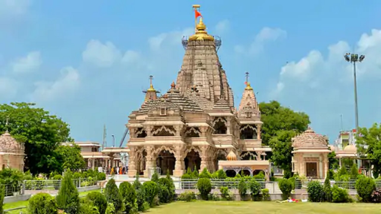 देशभर में आस्था का प्रमुख केंद्र बना ये प्रसिद्ध मंदिर, 225 करोड़ रुपए से पार हुआ चढ़ावा