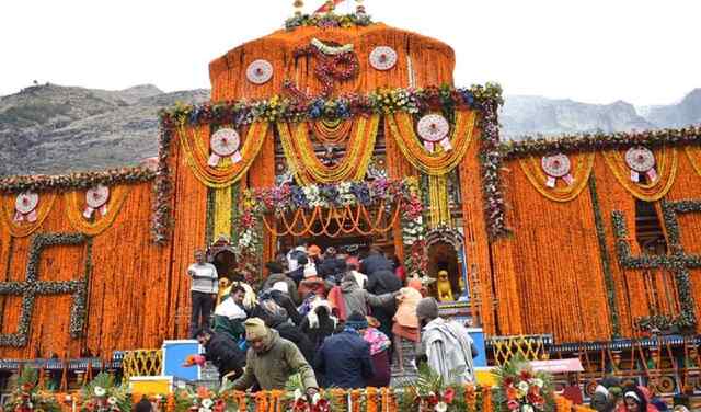 विधि-विधान के साथ श्रद्धालुओं के लिए खुले Badrinath Dham के कपाट