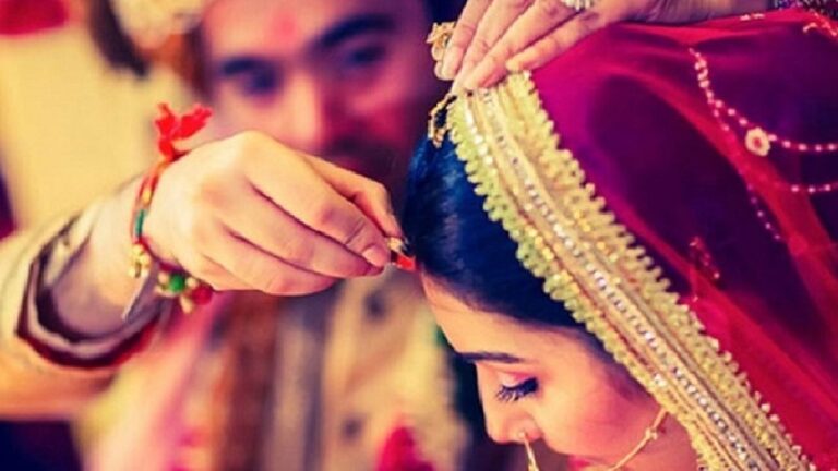 महिलाएं मांग में क्यों भरती हैं सिंदूर?, जानें इसके पीछे का कारण