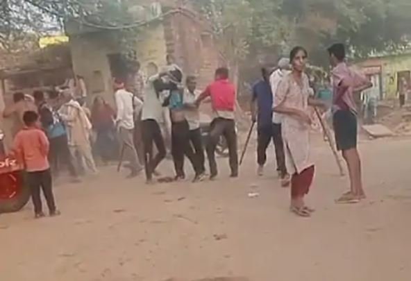 गांव में दबदबा बनाने को लेकर परिवार से की मारपीट, किए फायर