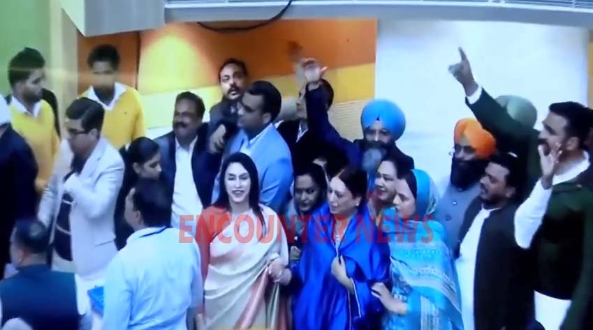 AAP को बड़ा झटका: BJP की हरप्रीत बबला बनीं मेयर, देखें वीडियो