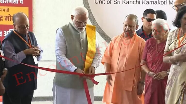 PM Modi पहुंचे वाराणसी, 6100 करोड़ रुपये की विकास परियोजनाओं का करेंगे उद्घाटन, देखें LIVE