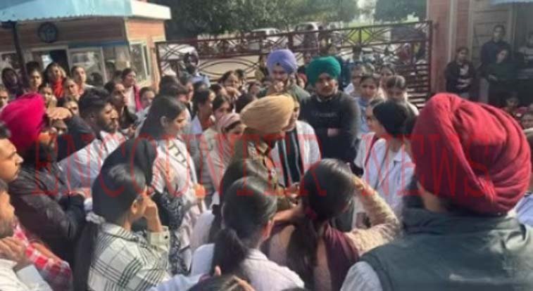 Punjab News: मेडिकल कॉलेज एवं अस्पताल में BSC छात्रा पर 3 लोगों ने किया हमला, फाड़े कपड़े, देखें वीडियो