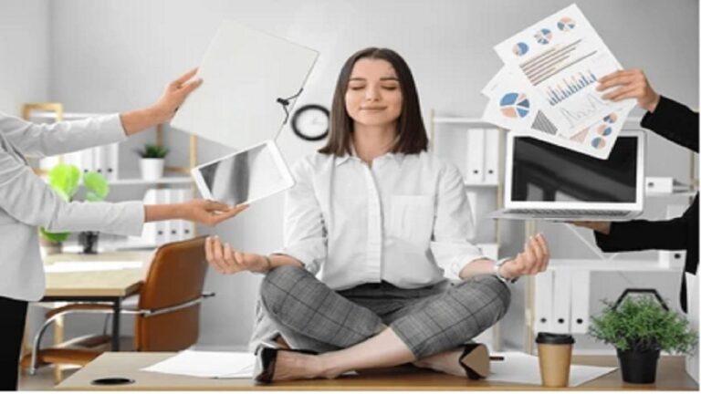 चंद मिनटों में छूमंतर होगा Office Stress, कुर्सी में बैठे-बैठे करें Meditation