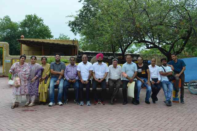 Jalandhar: Mehr Chand Polytechnic College के स्टाफ ने की खूब मस्ती, धार्मिक स्थलों पर टेका माथा