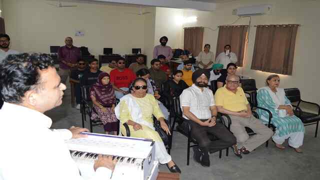 Mehar Chand Polytechnic के प्रिंसिपल Dr Jagroop Singh की देखरेख में दृष्टिबाधित विद्यार्थियों के लिए रखा गया Computer प्रशिक्षण कार्यक्रम