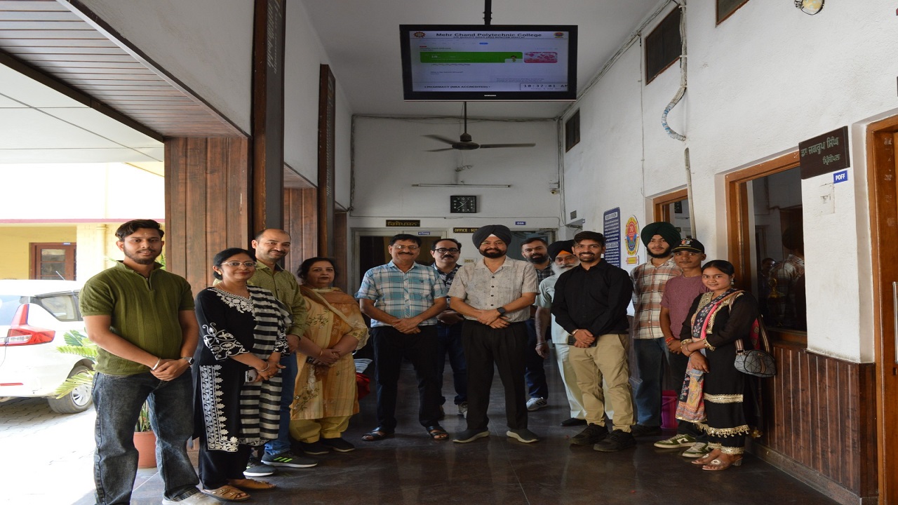 Jalandhar News: Mehar Chand Polytechnic College में छात्रों ने बनाया Air Quality Index Monitoring Display