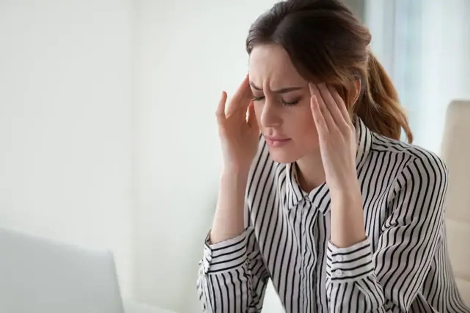 इसे चबाने से मिलेगा Migraine के असहनीय दर्द से राहत, सावधानी से करें सेवन