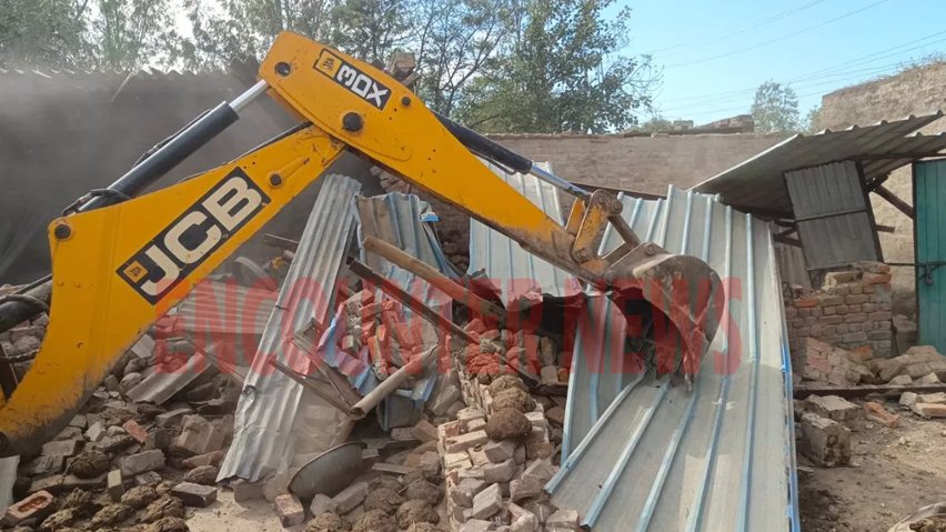 Punjab News: नशा तस्कर के खिलाफ Mann सरकार की कार्रवाई, घर पर चला Bulldozer, देखें वीडियो