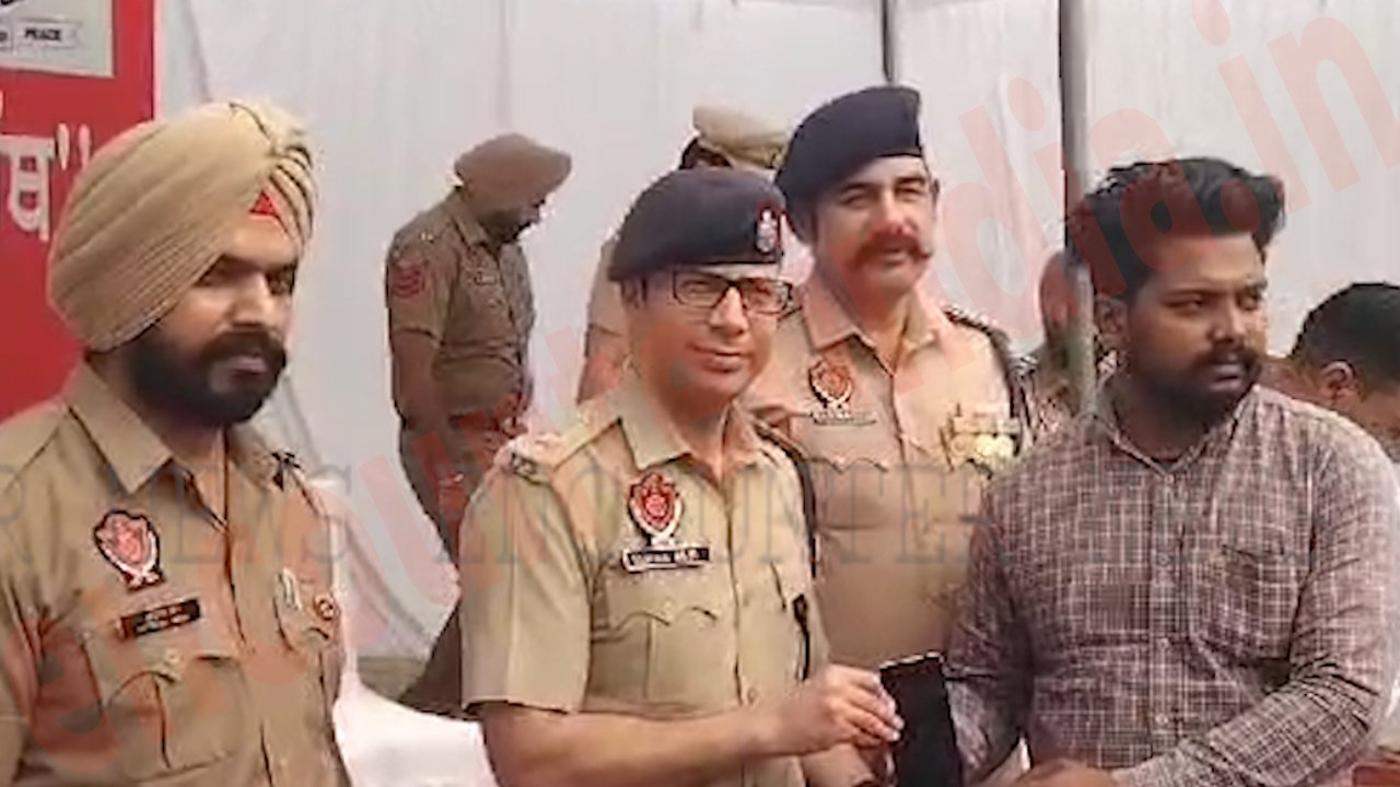 Punjab News: पुलिस ने लौटाए गुम हुए फोन तो लोगों के खिले चेहरे, देखें वीडियो