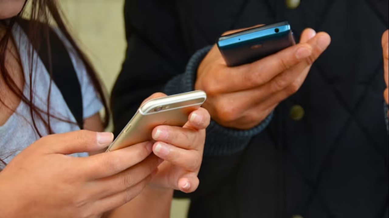 क्या आपके भी Smartphone में दिख रहा बड़ा बदलाव, अगर ऐसा है तो परेशान न हों, जानें पूरी वजह